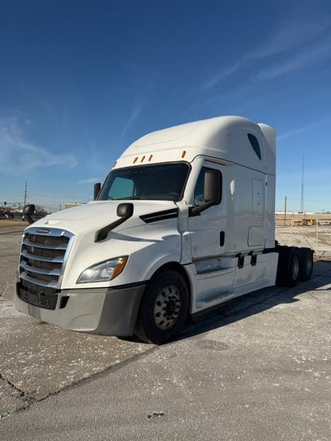 2021 Freightliner Cascadia image 1