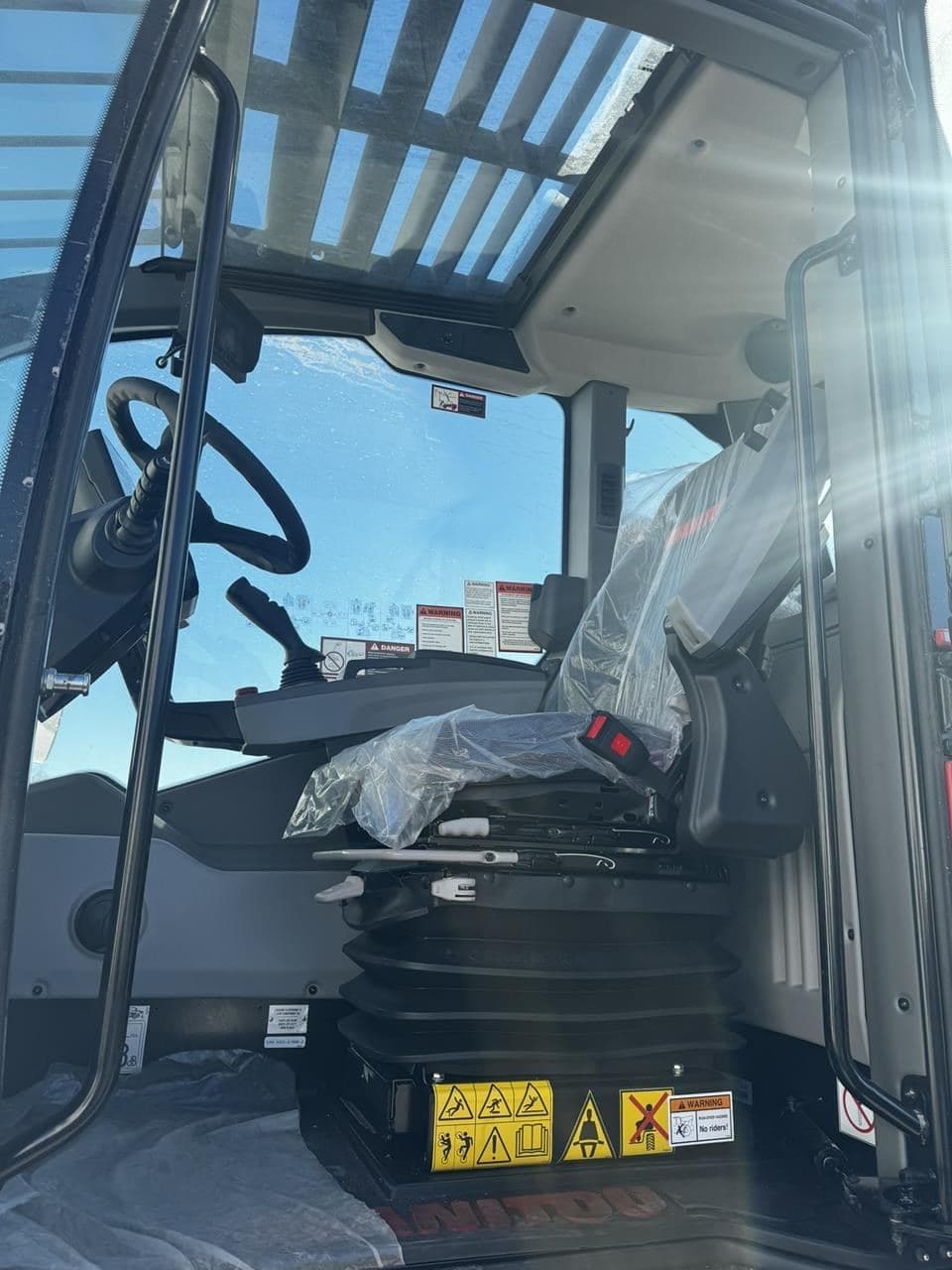 2025 MANITOU MRT2660E W/ Woodcracker CS750 image 12