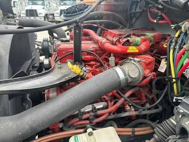 2018 Freightliner M2 image 7