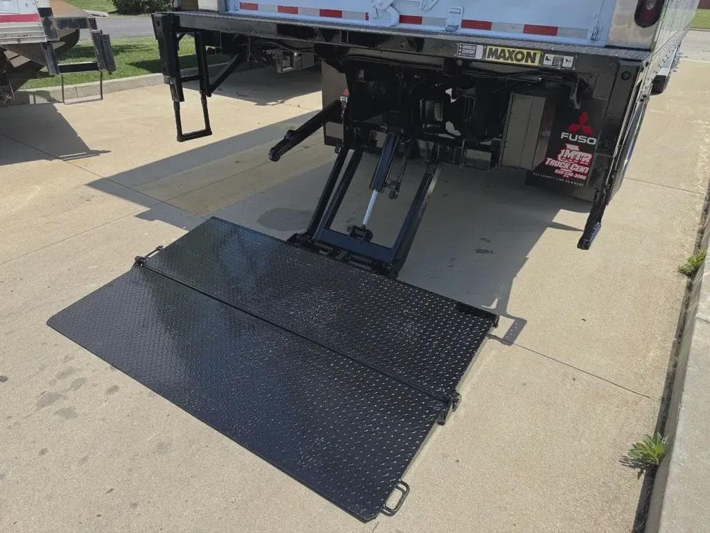 2022 Freightliner M2 image 6