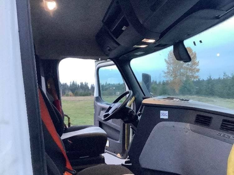 2019 Freightliner Cascadia 126 Day Cab Truck - 455HP, 12 Speed Automatic image 12