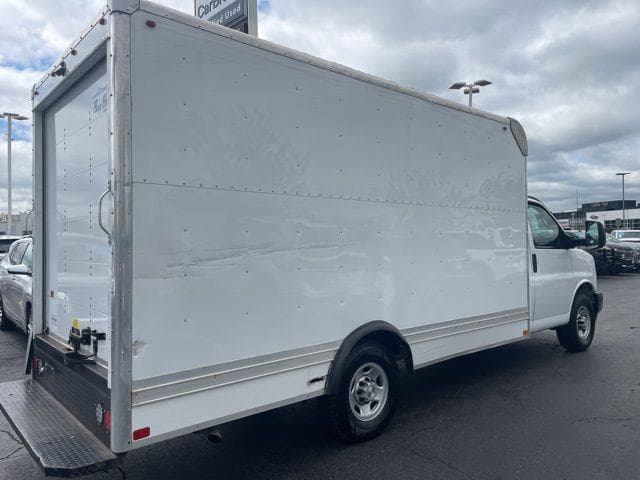 2022 Chevrolet Express 3500 Work Van Cutaway image 2