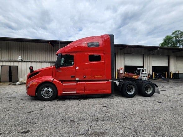 2023 Volvo VNL64T760 image 2