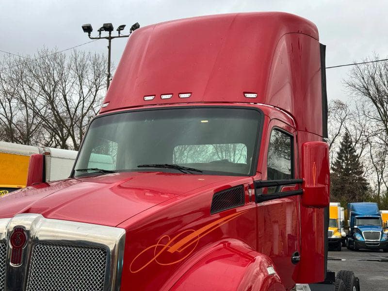 2015 Kenworth T880 image 9