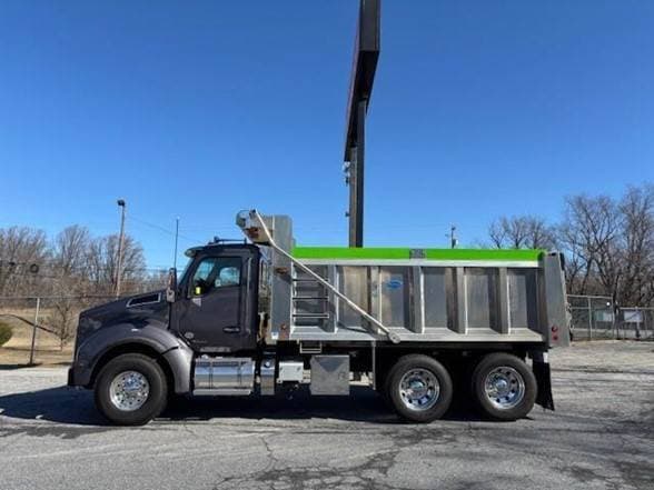 2021 Kenworth T880 image 2