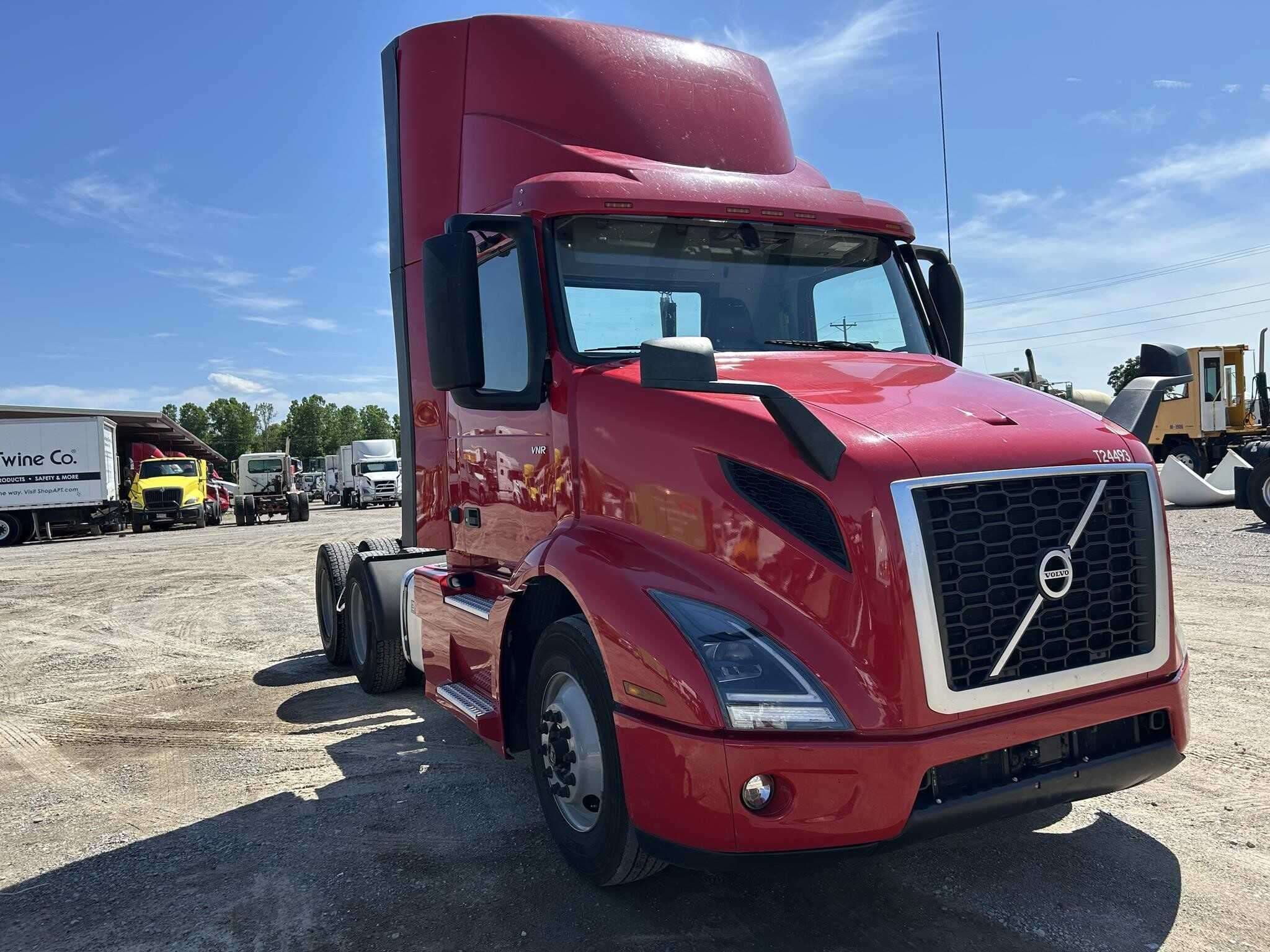 2020 Volvo VNR64T300 image 2