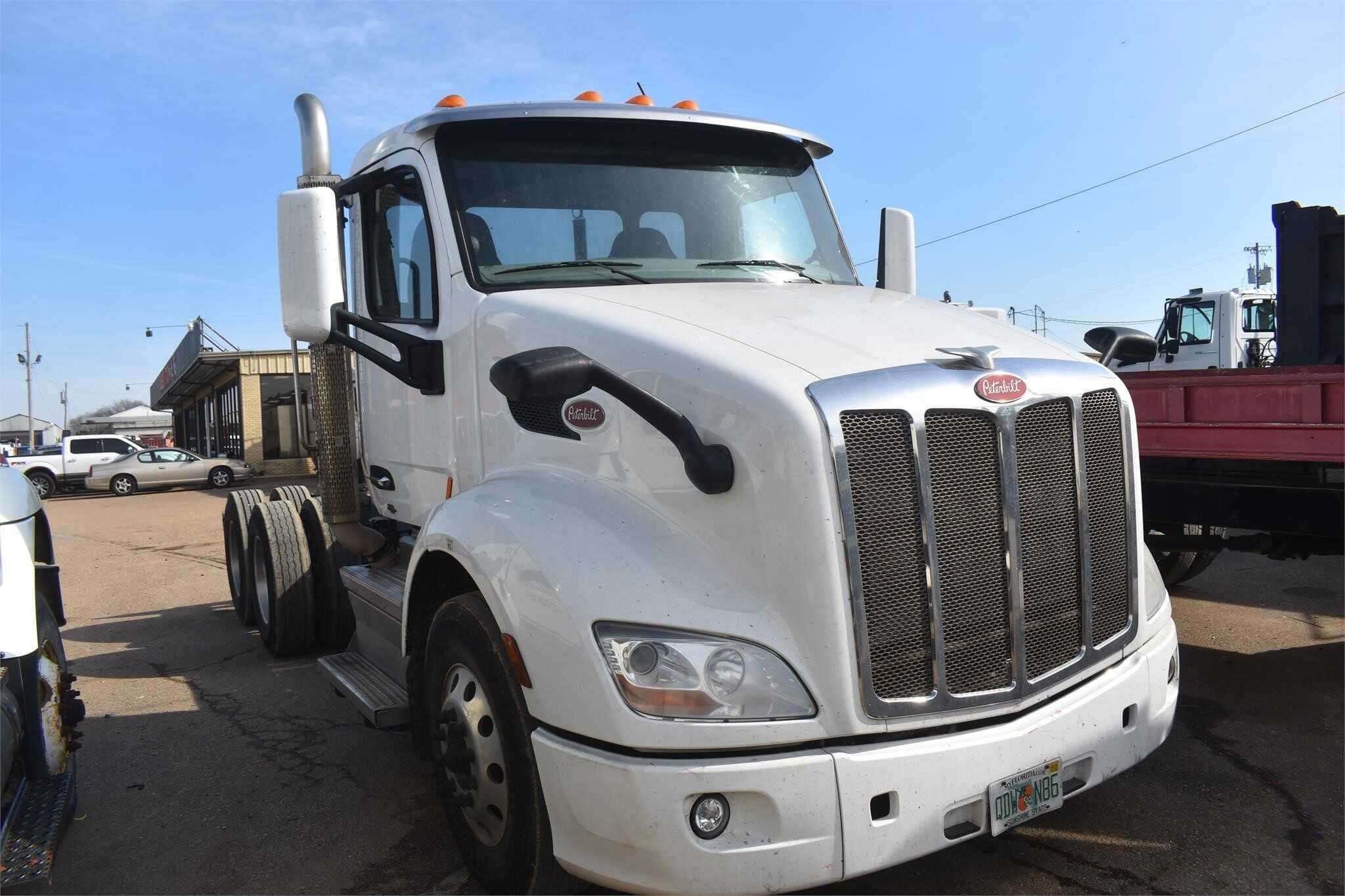 2019 Peterbilt 579 image 2