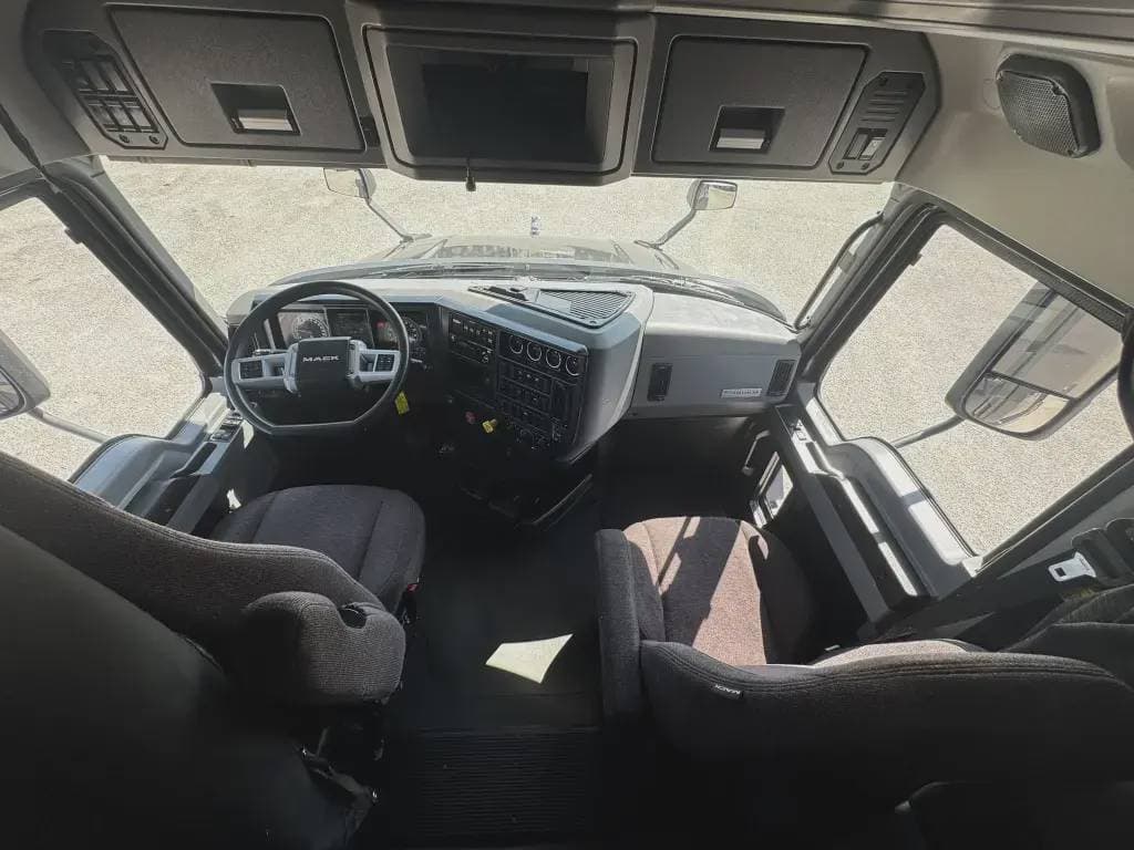 Used 2021 MACK Conventional - Sleeper Truck image 14