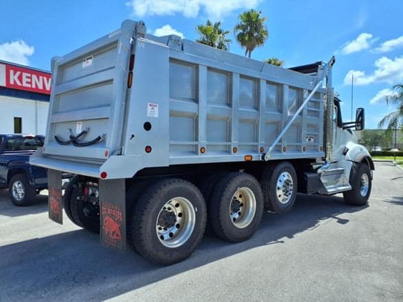 2025 Kenworth T880 image 6