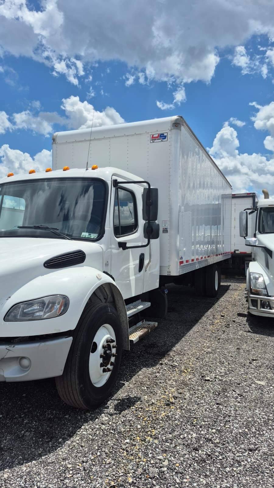2021 Freightliner M2 image 5