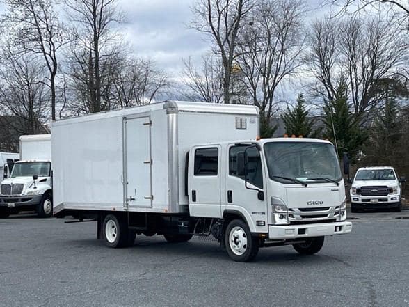 2024 Isuzu NPR HD image 2