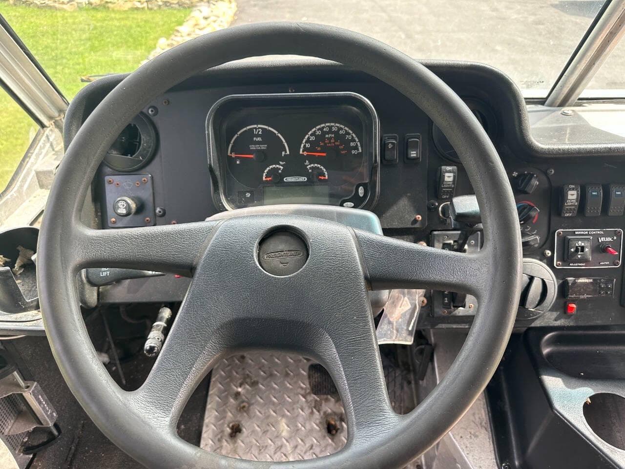 2017 Freightliner MT45 image 34