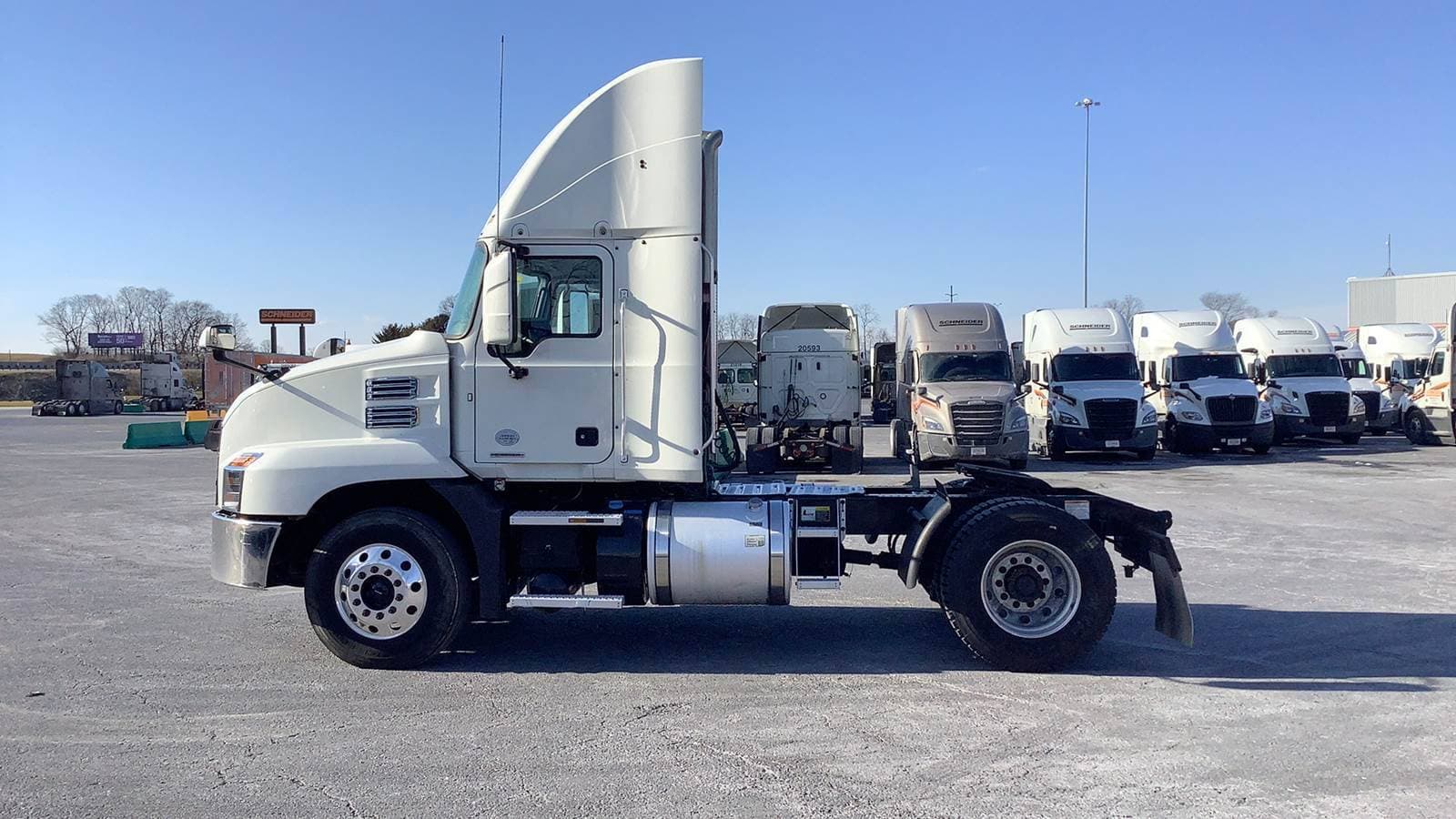 2019 Mack Anthem Day Cab Truck - Mack MP7, Automatic image 11