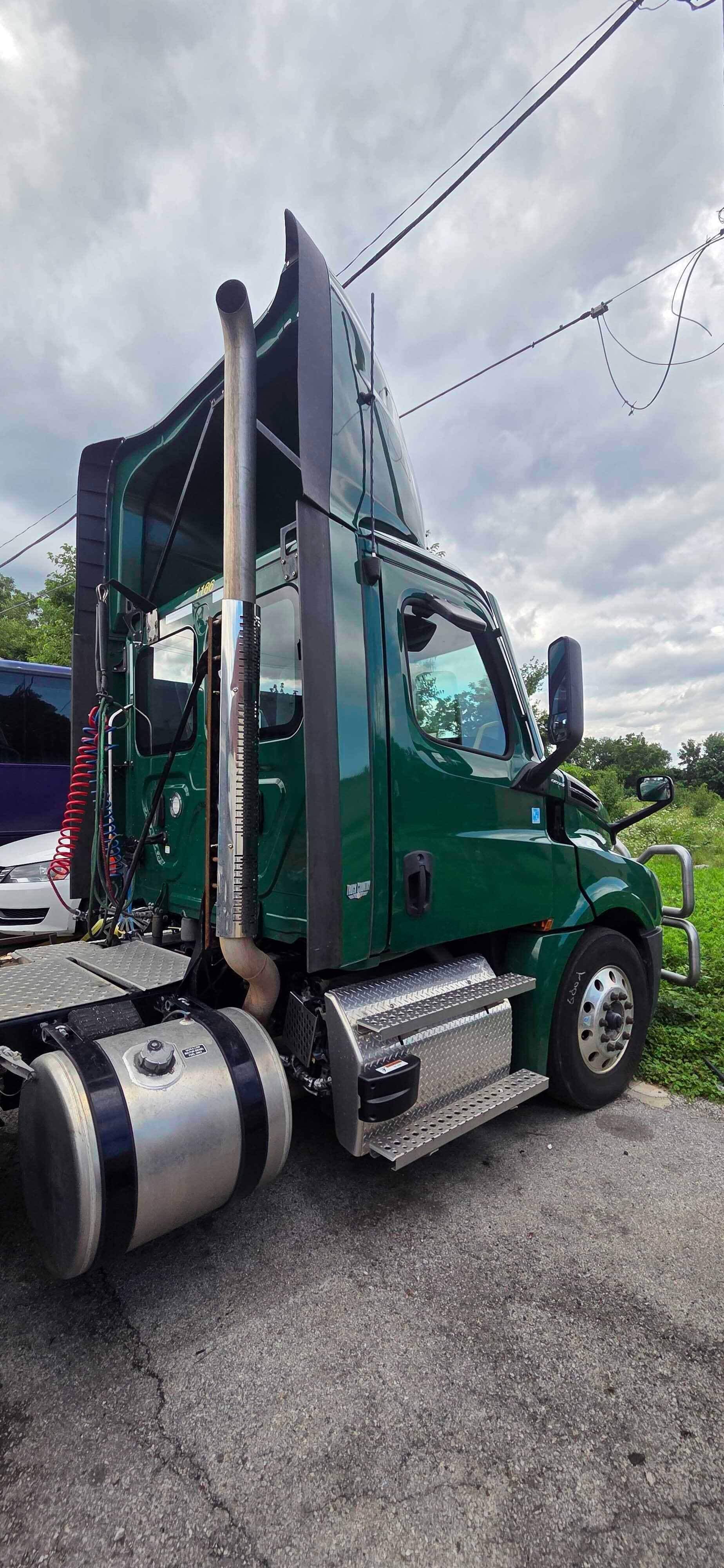 2023 Freightliner Cascadia 126 image 5