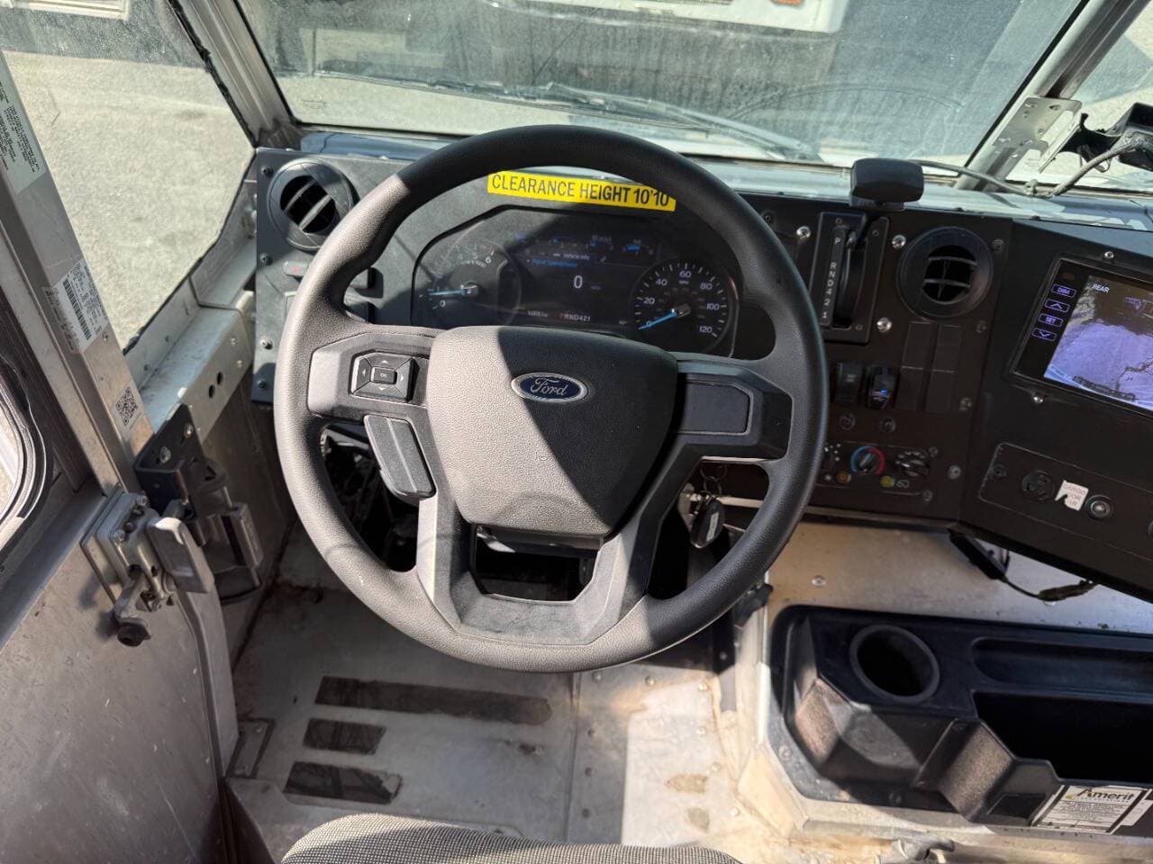 2020 Ford Stripped Chassis image 18