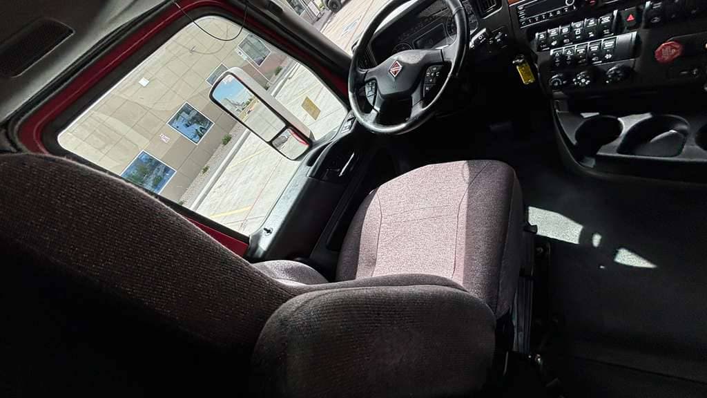 Used 2021 INTERNATIONAL LT625 image 18