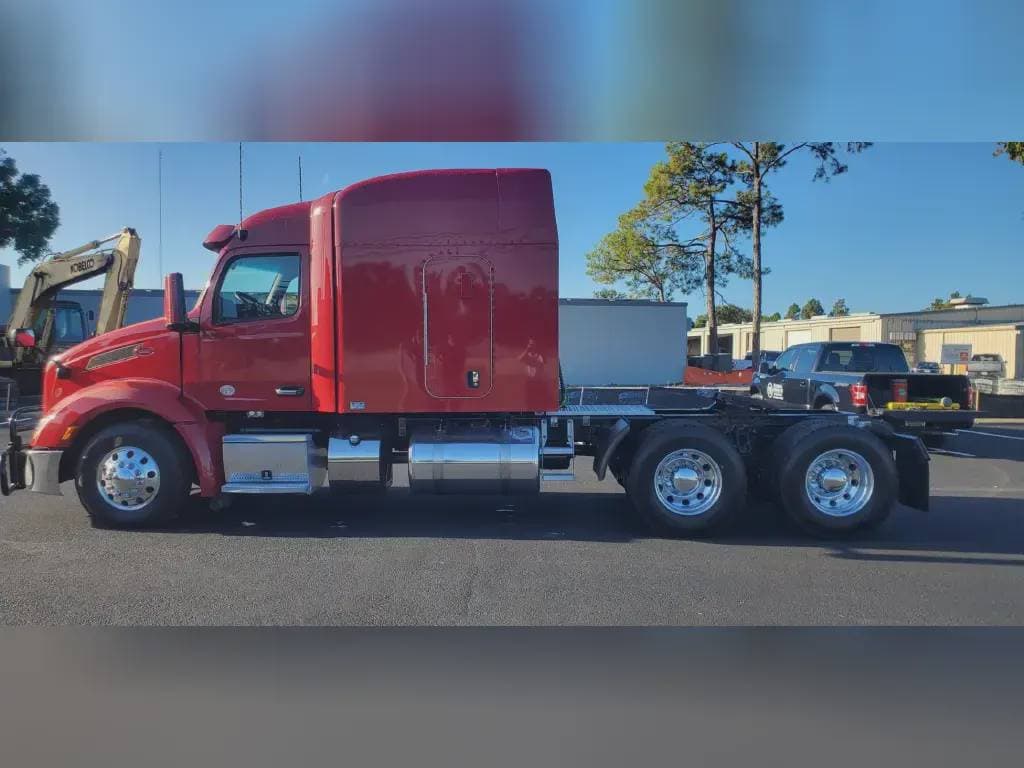 2022 Peterbilt 579 image 4