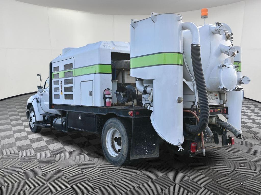 2004 Ford F-650SD XL DRW image 5