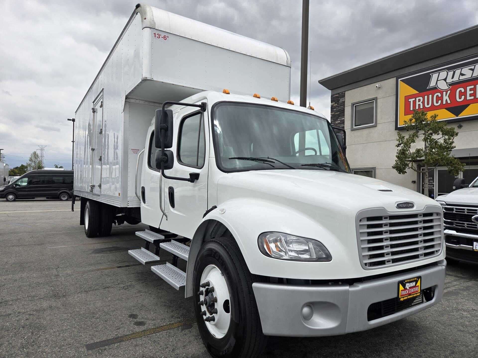 2023 Freightliner M2 106 image 3