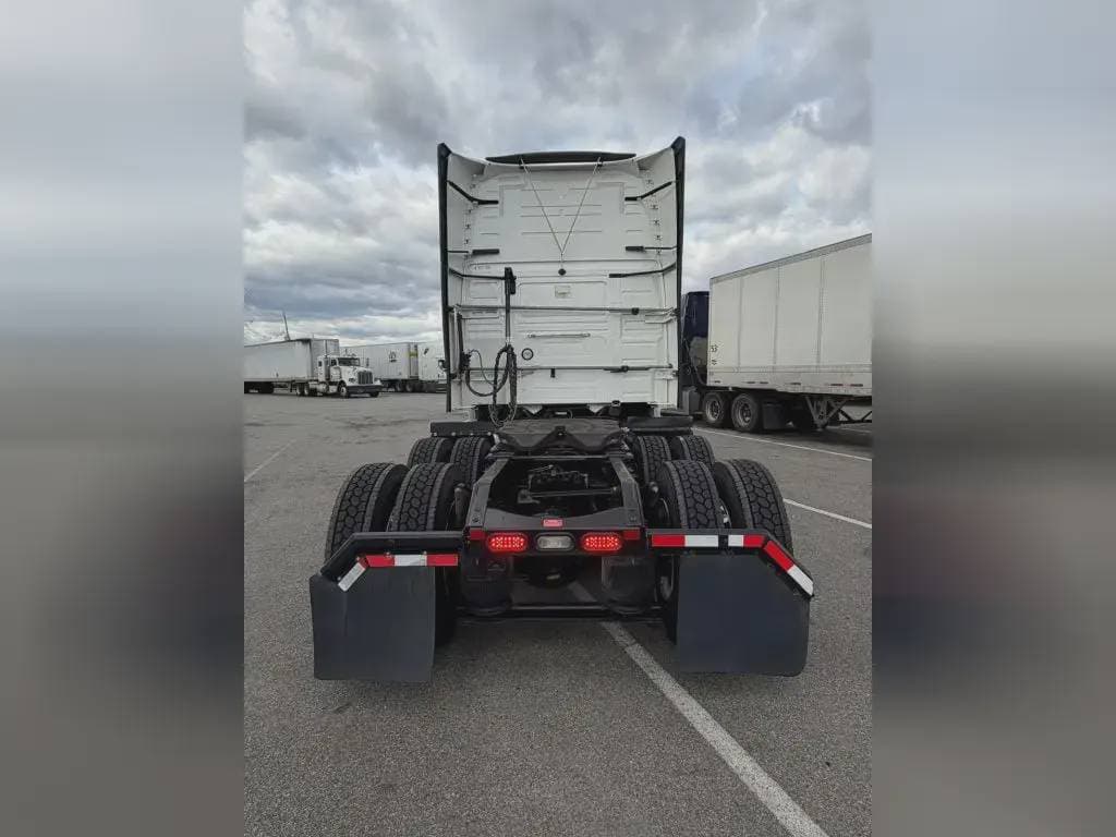 2022 Volvo VNL image 6