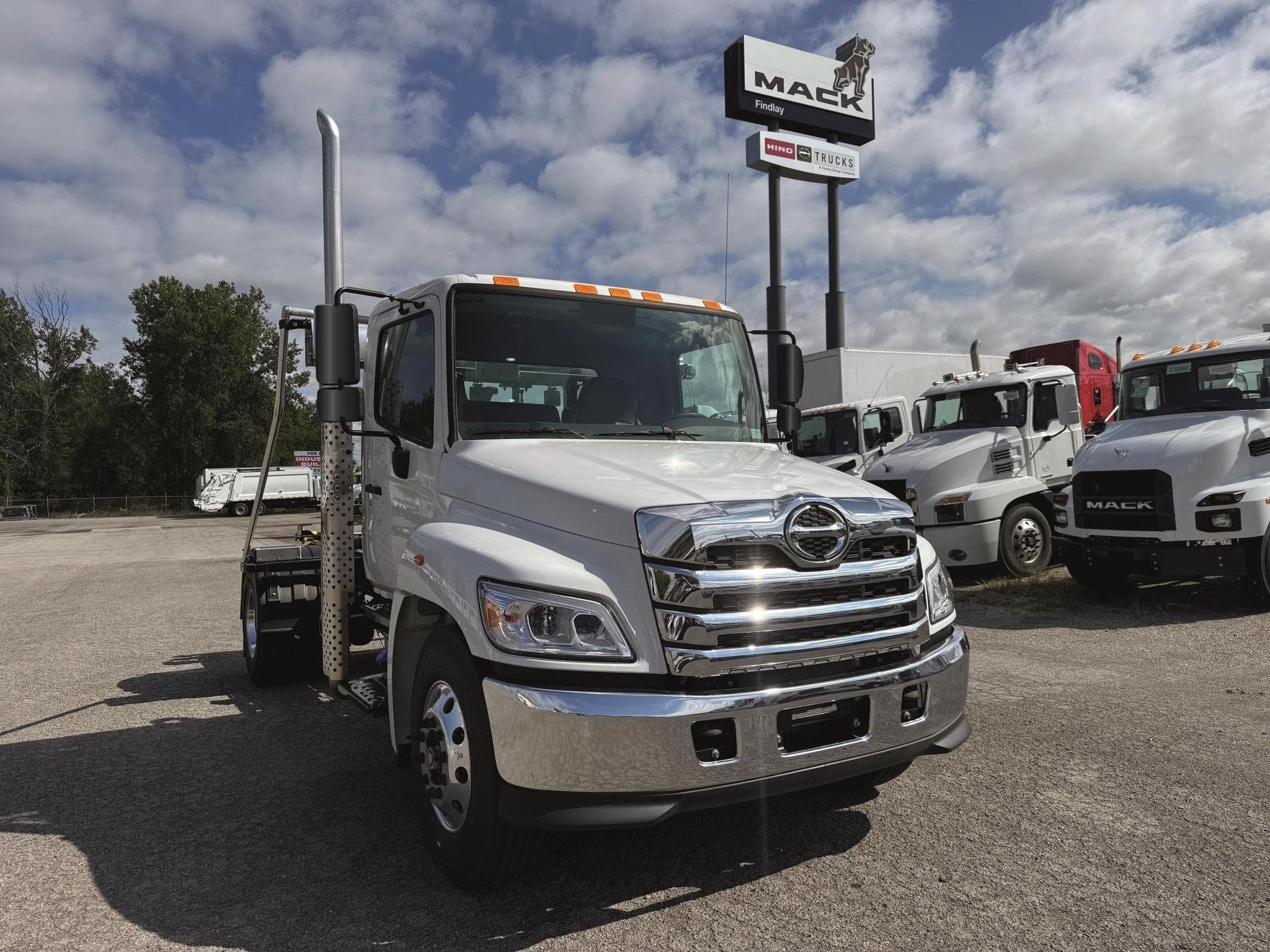 2024 HINO L6 118526 image 1