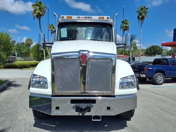 2025 Kenworth T880 image 2