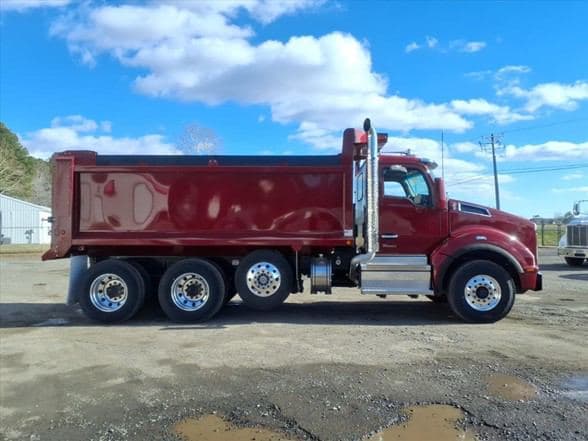 2025 Kenworth T880 image 2