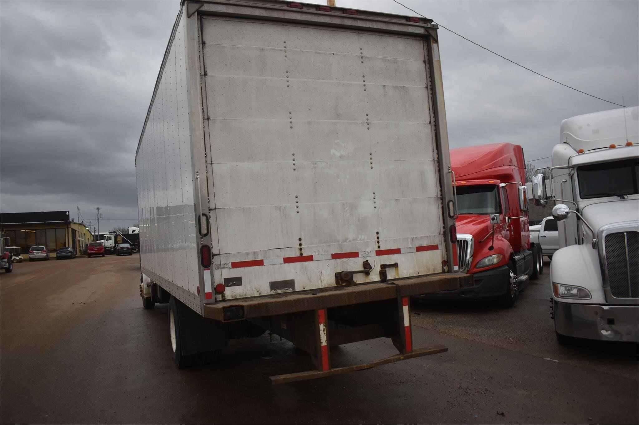 2019 Freightliner M2 image 4