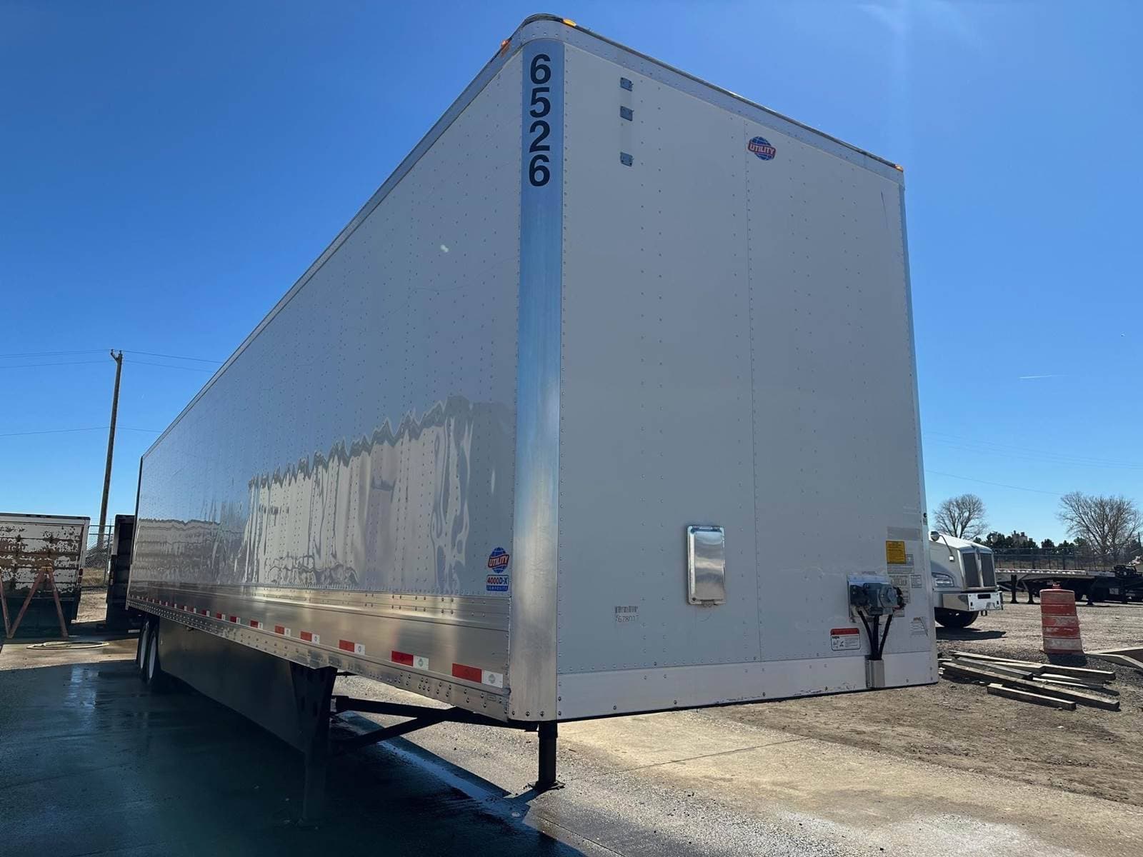 2019 Utility 4000D-X image 2