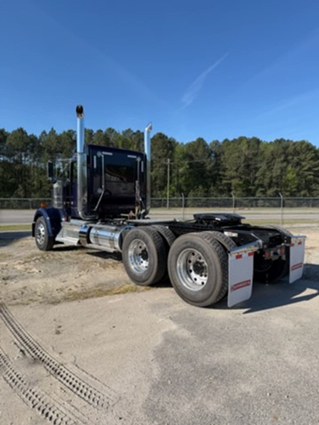 New 2027 KENWORTH W900L image 3