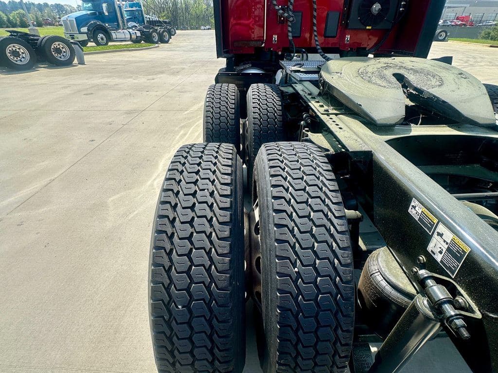 Used 2021 PETERBILT 579 image 6