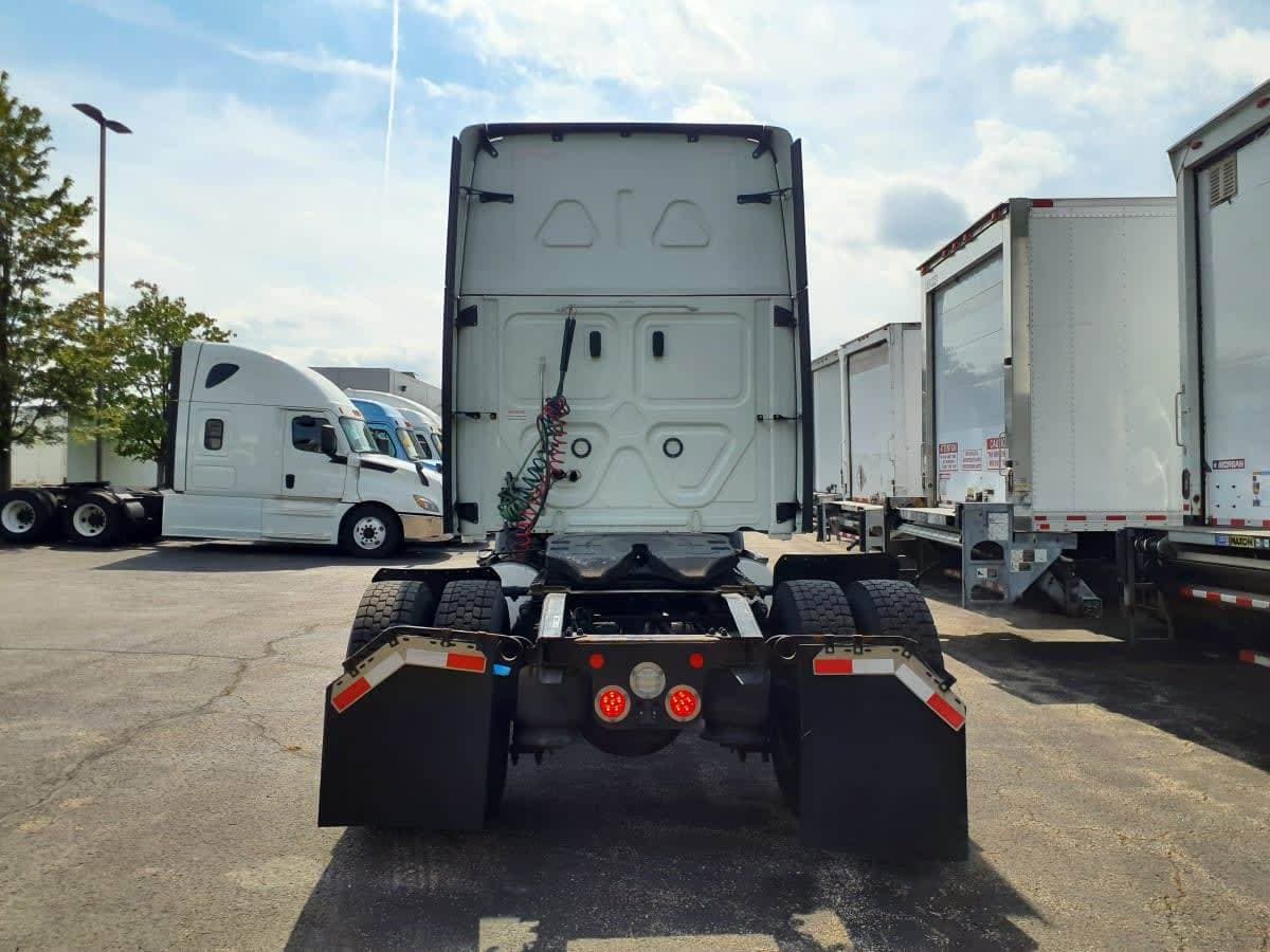 2021 Freightliner Cascadia image 5