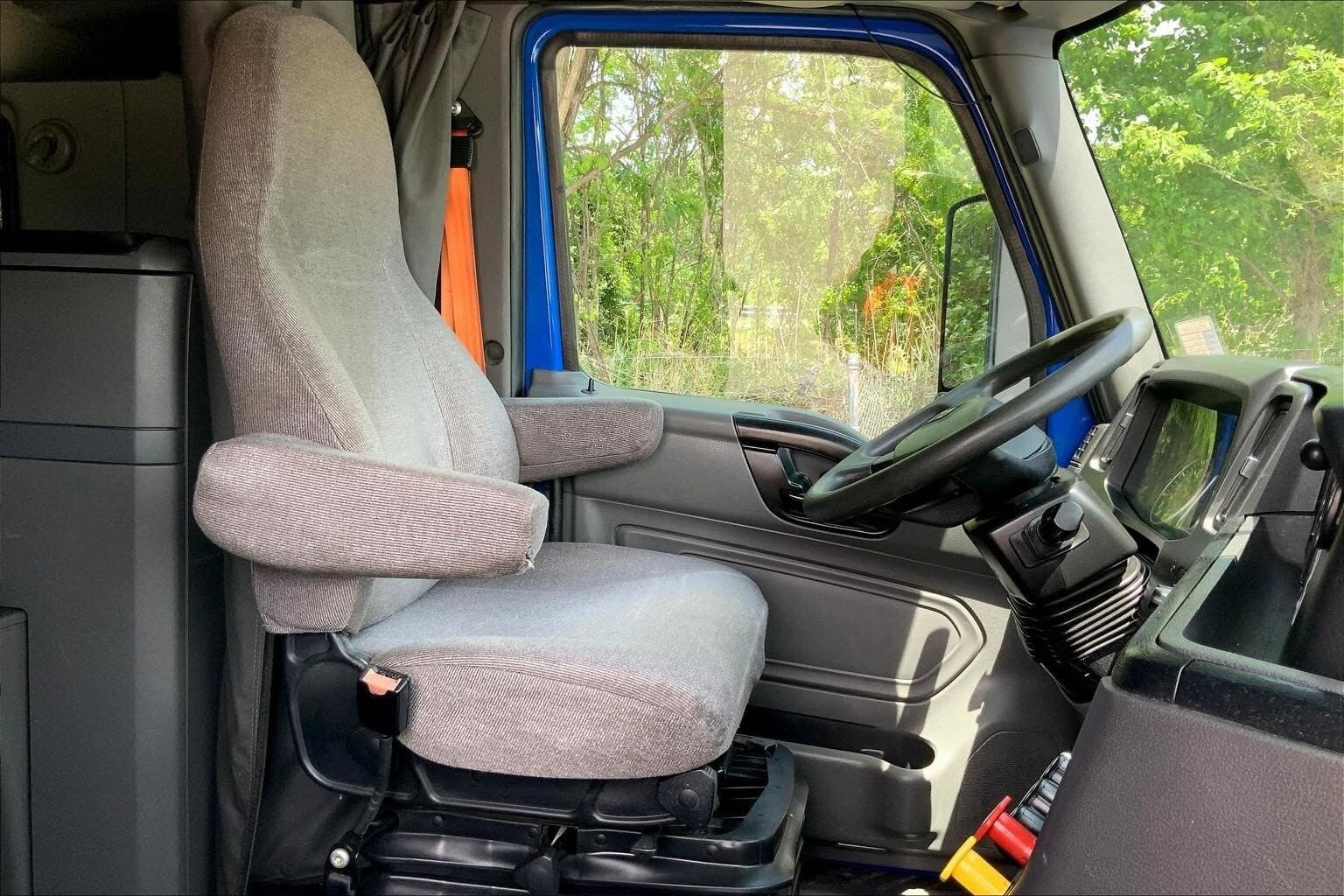 2022 International LT625 Sleeper Semi Truck - 73" Raised Roof Sleeper, A26 450HP, 12 Speed image 10