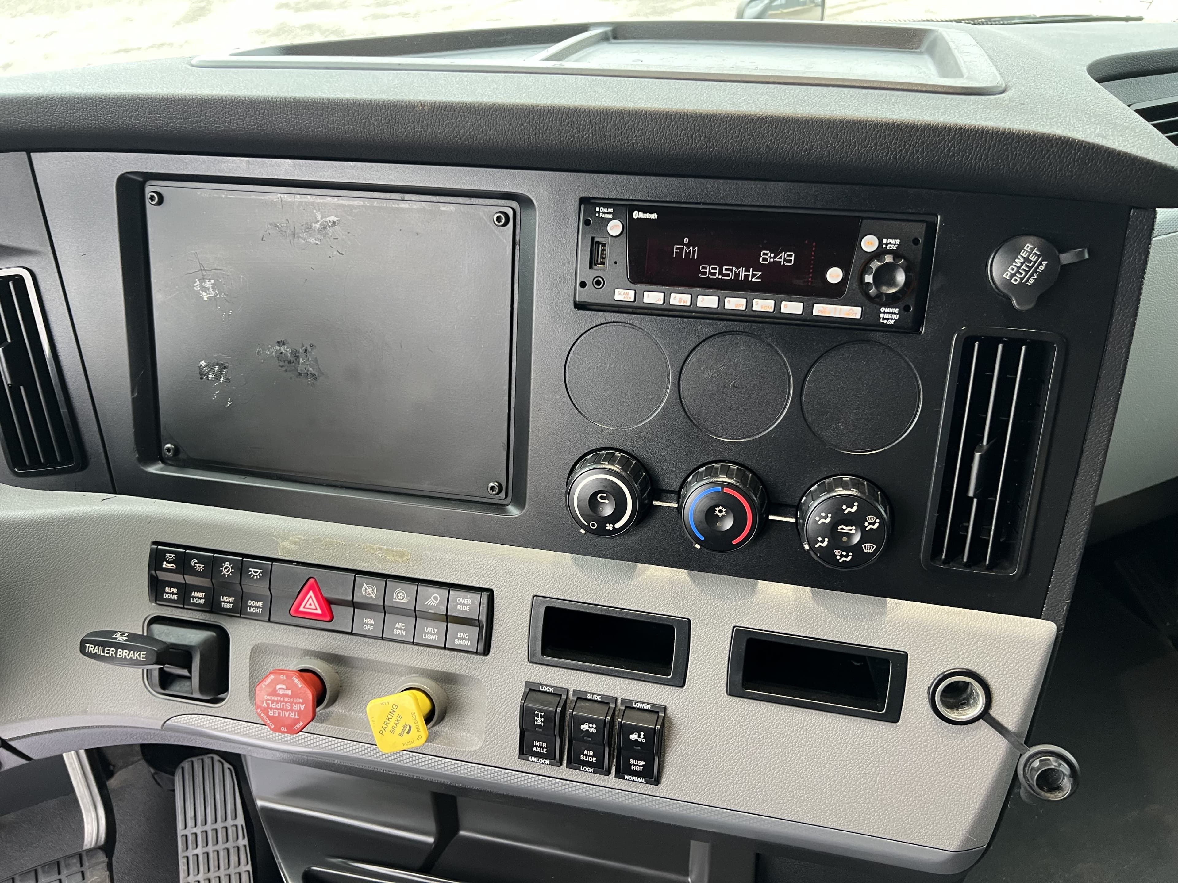 2022 Freightliner Cascadia 126 image 11