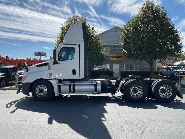2021 Freightliner Cascadia image 5