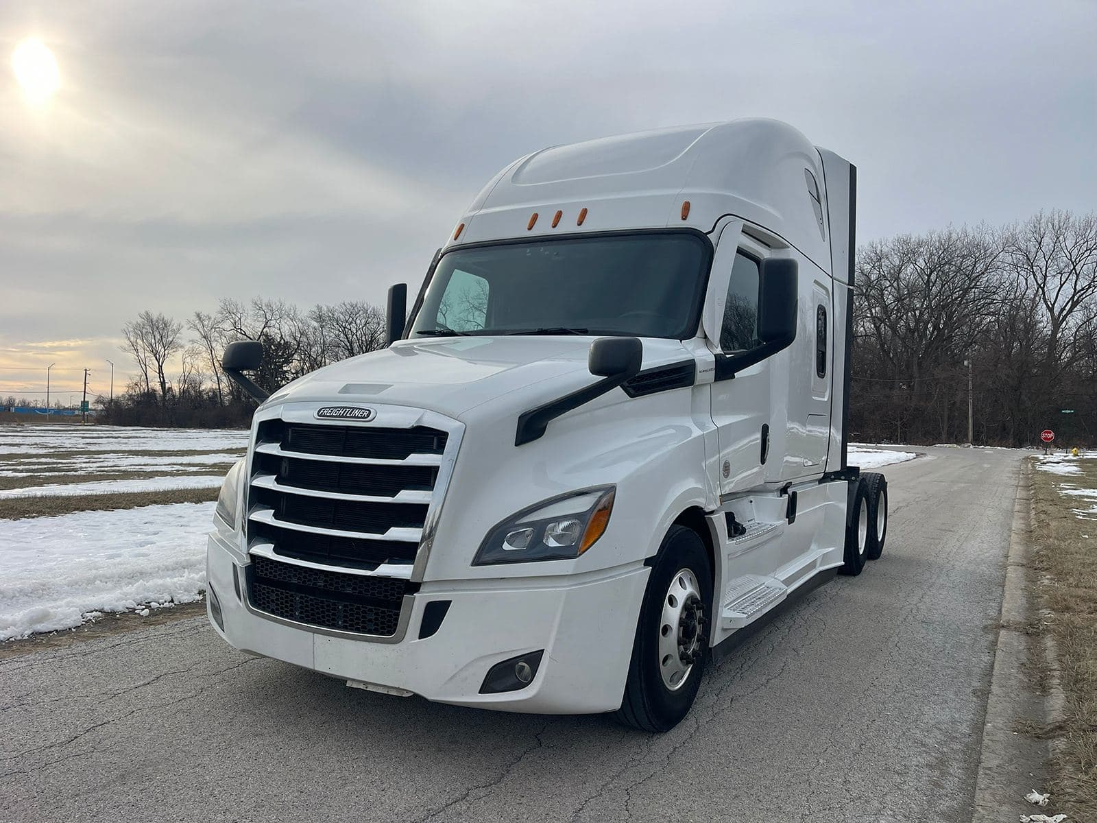2020 Freightliner Cascadia image 1