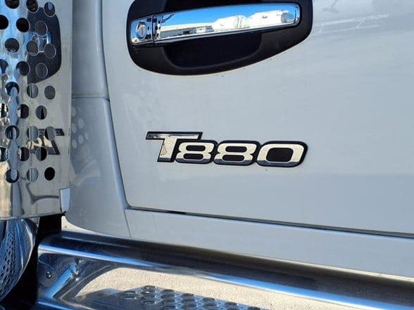 2025 Kenworth T880 image 24
