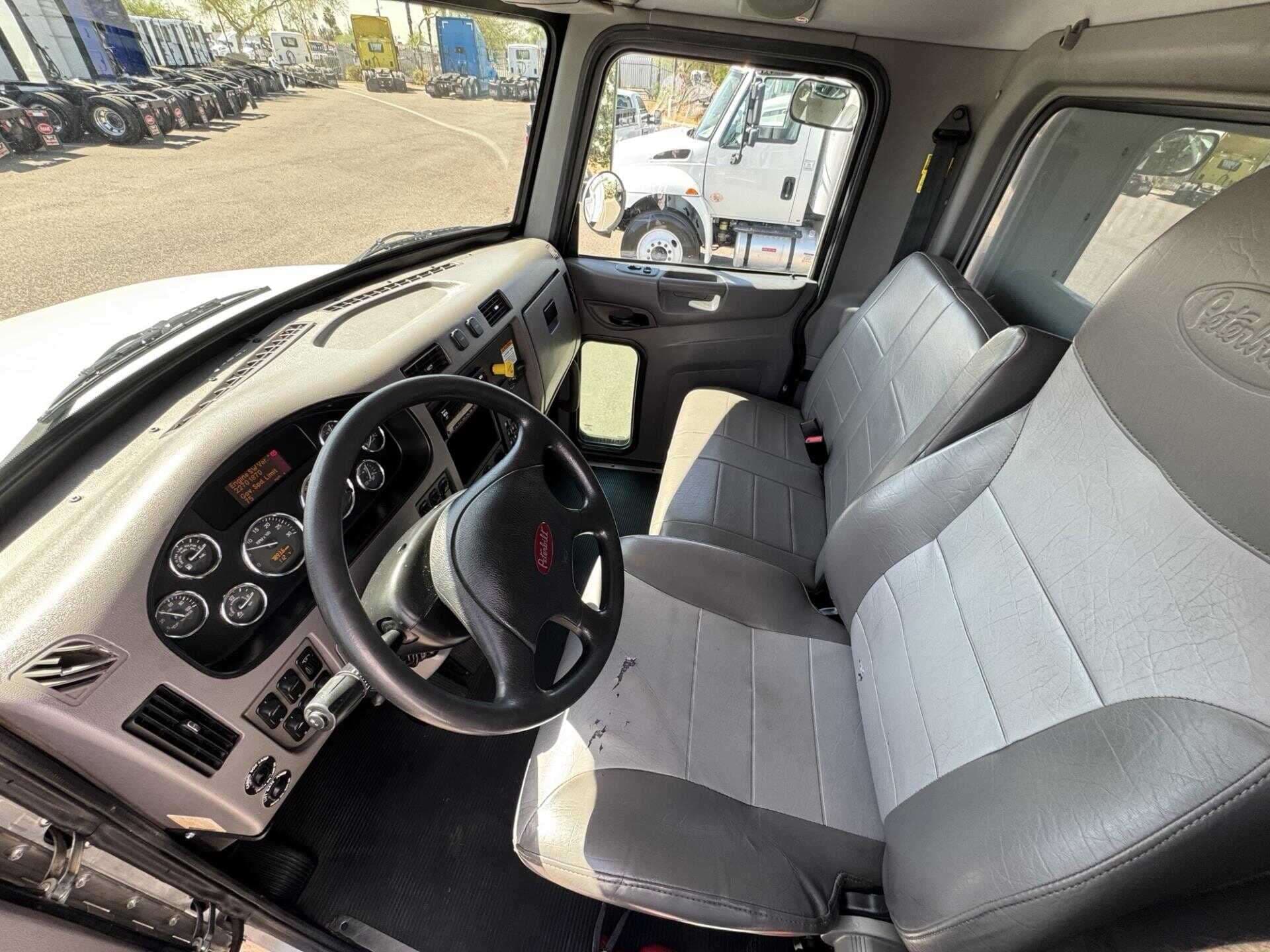 2019 Peterbilt 337 image 7