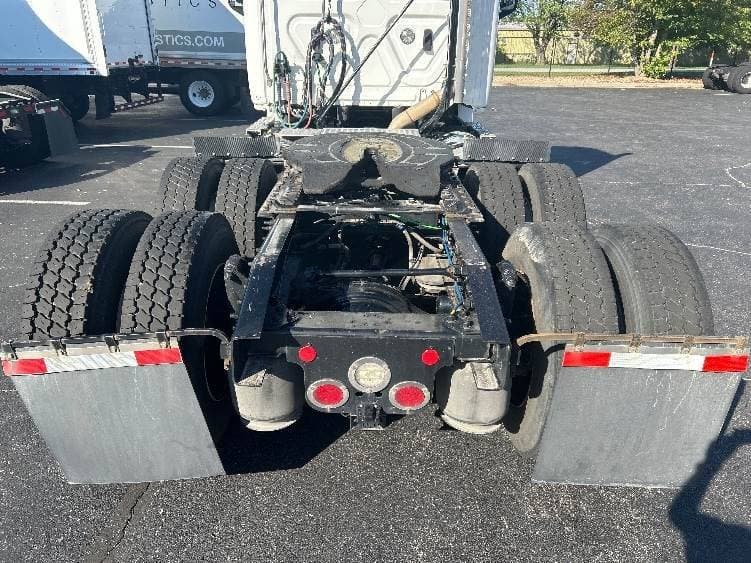 2021 Freightliner Cascadia image 11