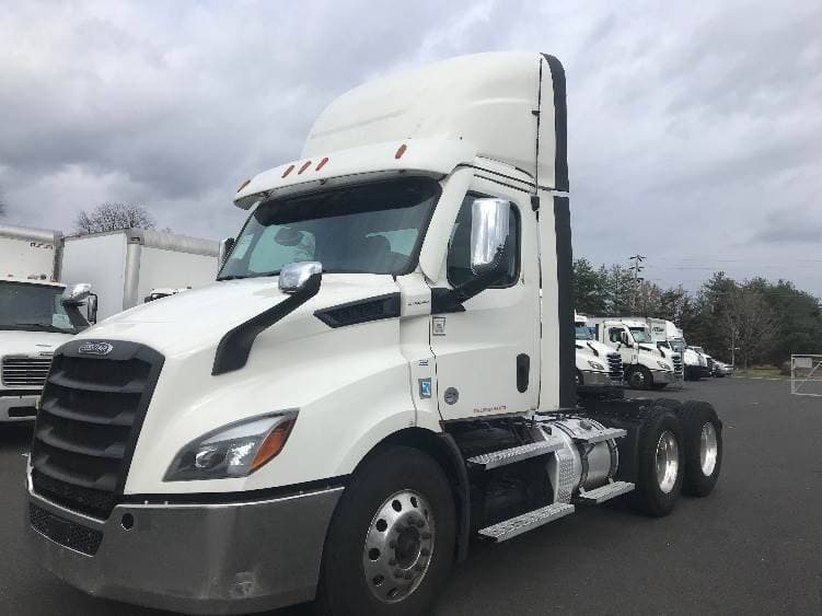 2021 Freightliner Cascadia image 12