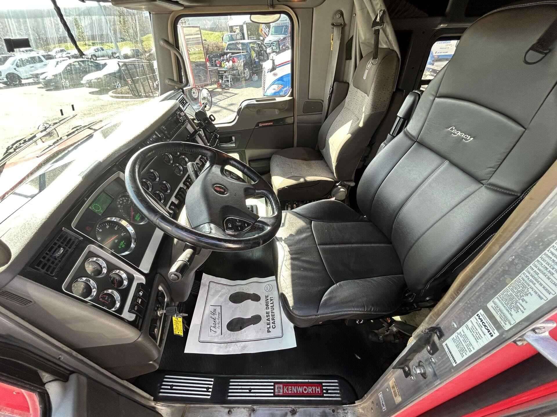 2019 Kenworth T8 Series image 13