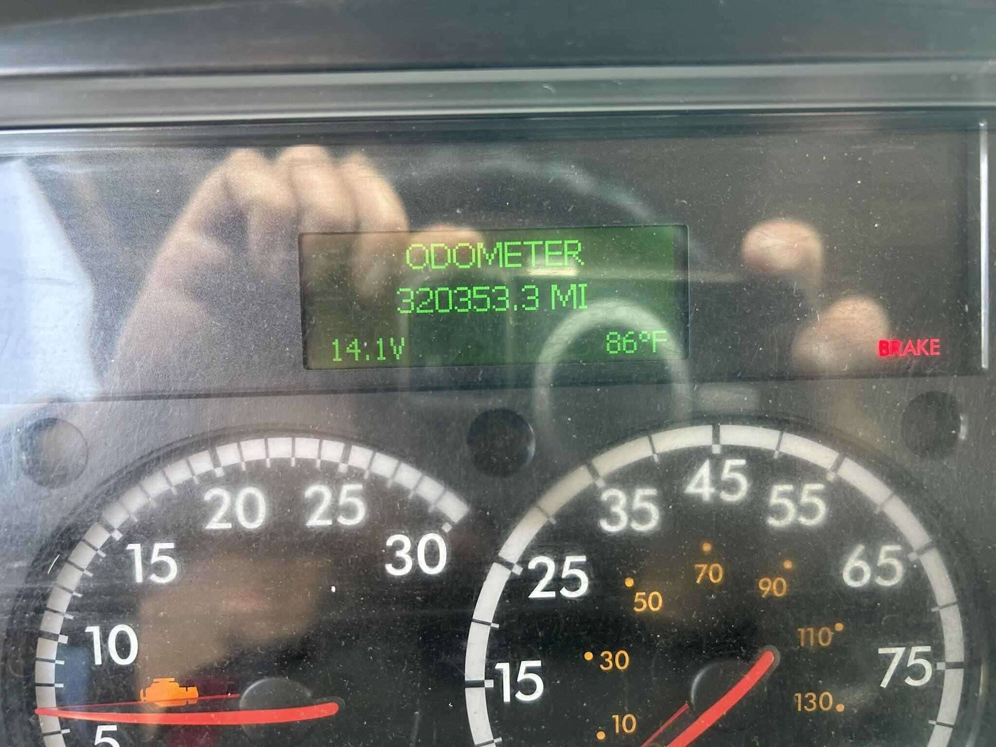 2019 Freightliner M2 image 2