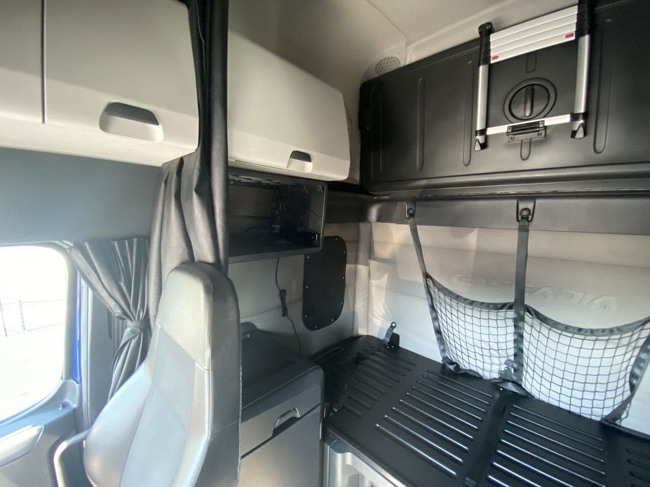 2020 Freightliner Cascadia image 16