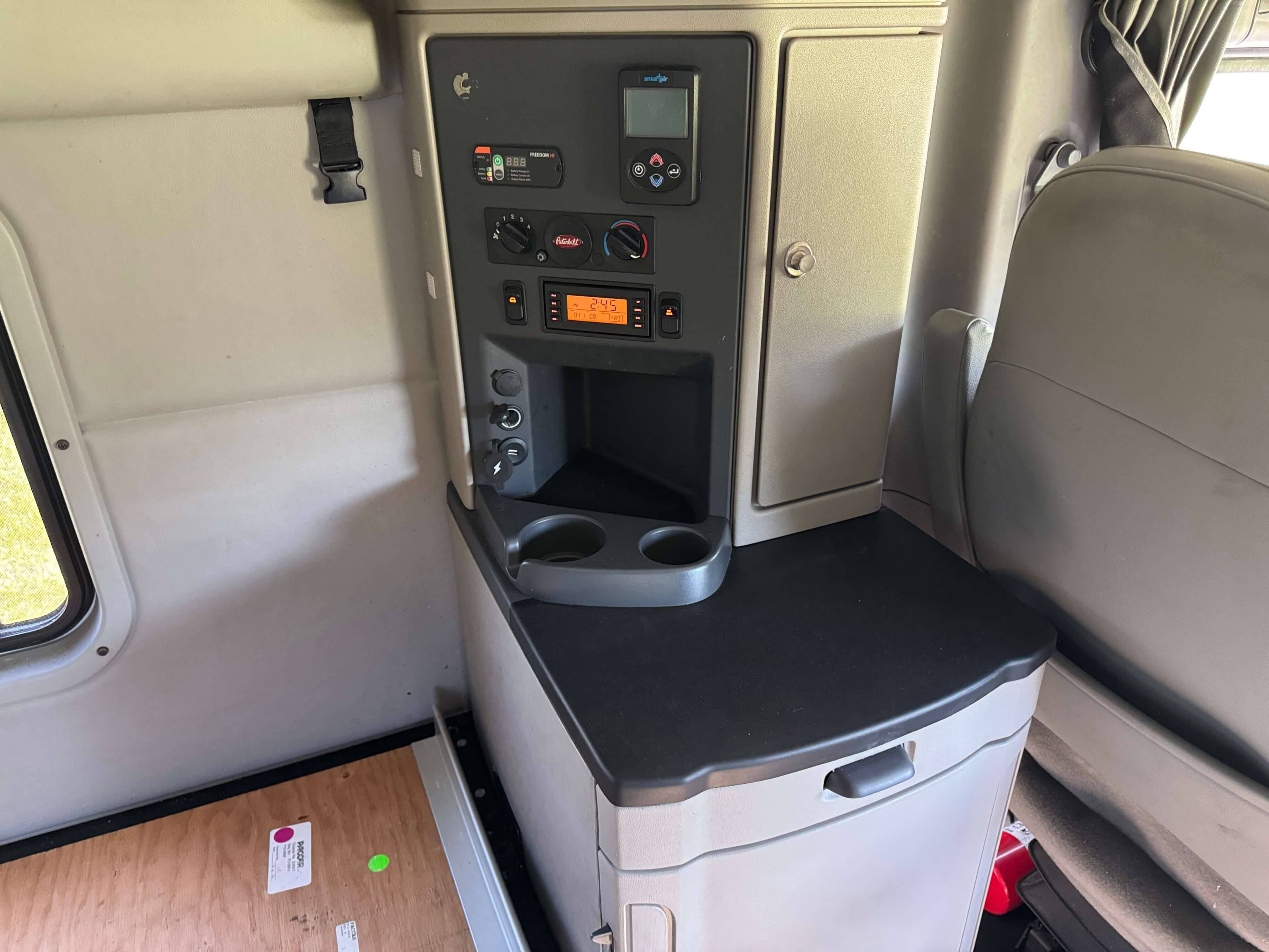 2023 Peterbilt 579 image 19