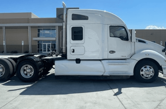 2020 Kenworth T680 image 3