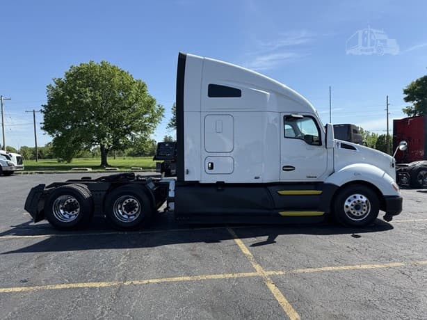 2021 Kenworth T680 image 8