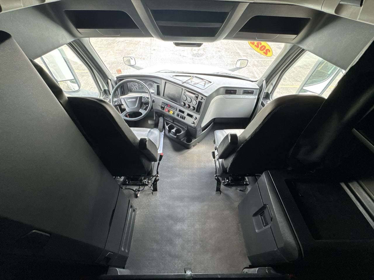 2022 Freightliner Cascadia 126 image 12