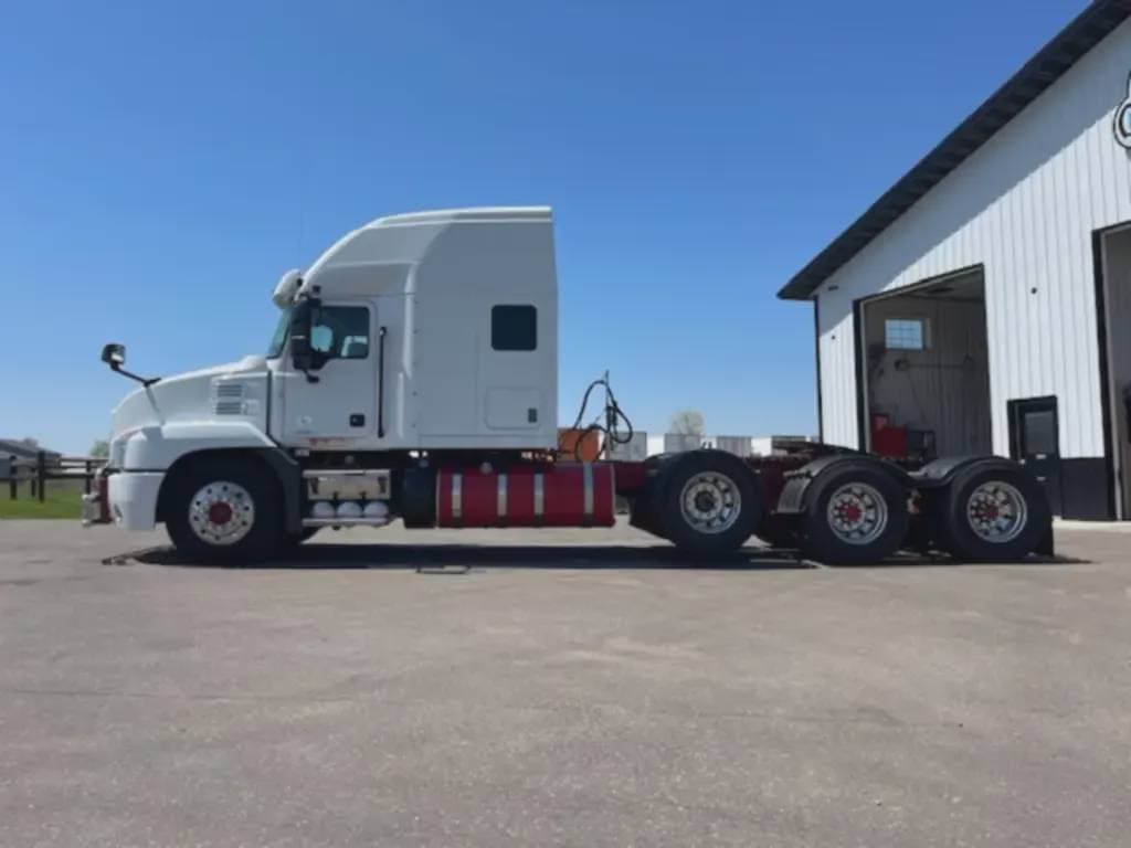 Used 2020 MACK Conventional - Sleeper Truck image 9