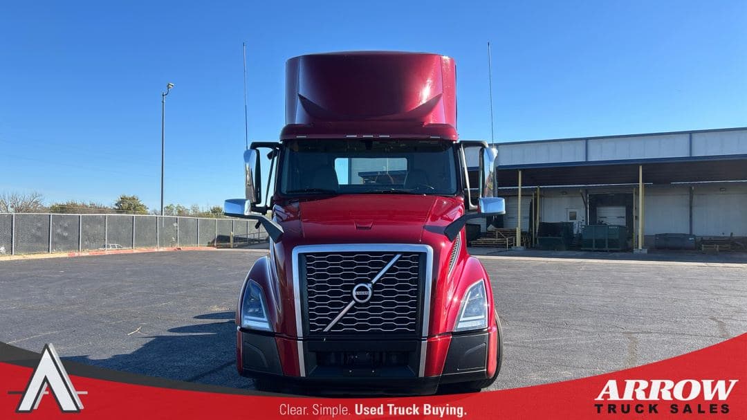 2022 Volvo VNL64T300 image 1