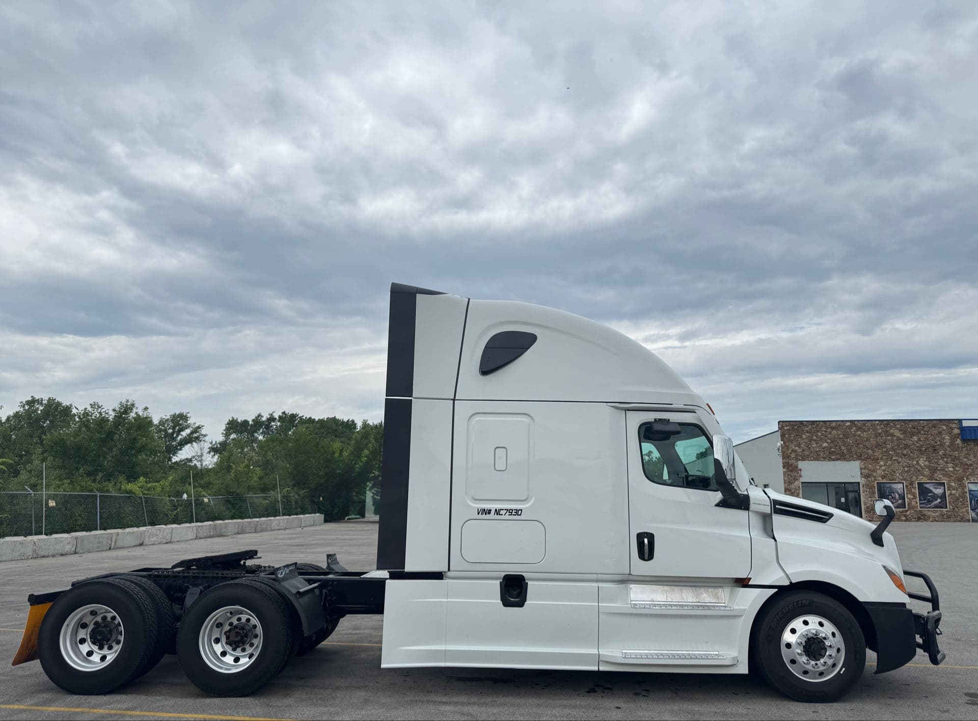 2022 Freightliner Cascadia 126 image 4